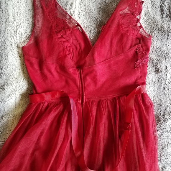 Beautiful burgundy prom dress - Picture 4 of 7